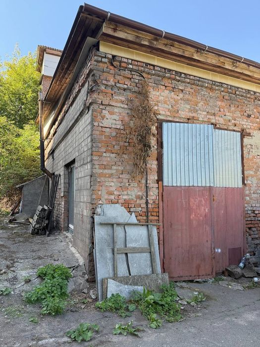 Продаж спеціального приміщення площею 575.9 м² + ділянкою 29 соток р-н Замостя