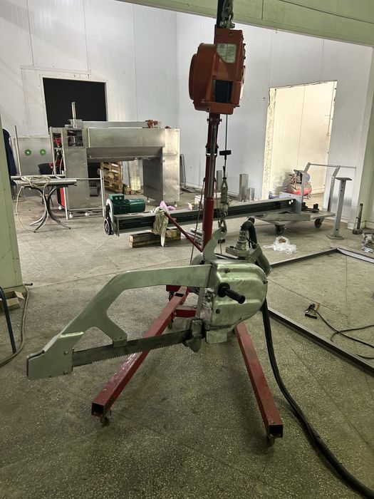 Пила для забою туш свиней та ВРХ .