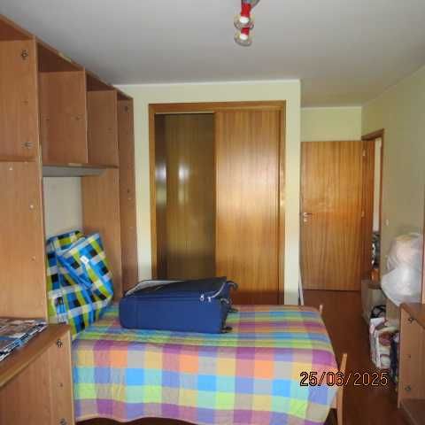 Mobiliário de quarto de solteiro/ estudante