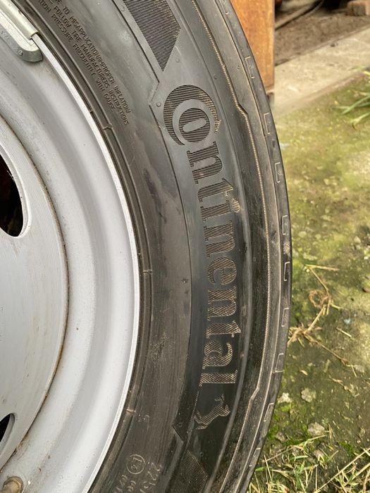 Шини 225.70.19,5 continental