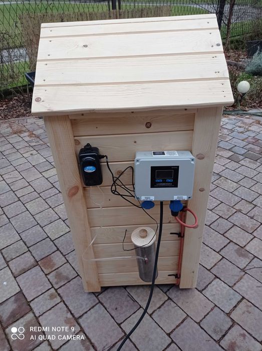 Drewniana wędzarnia ogrodowa elektryczna