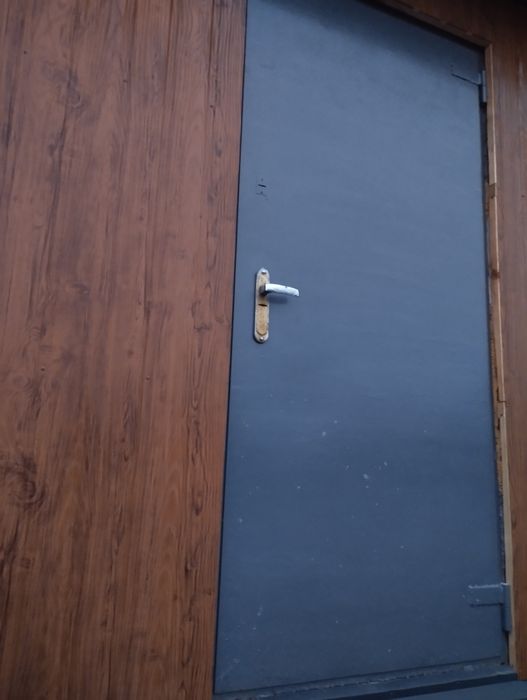Продам двері металеві,добротні