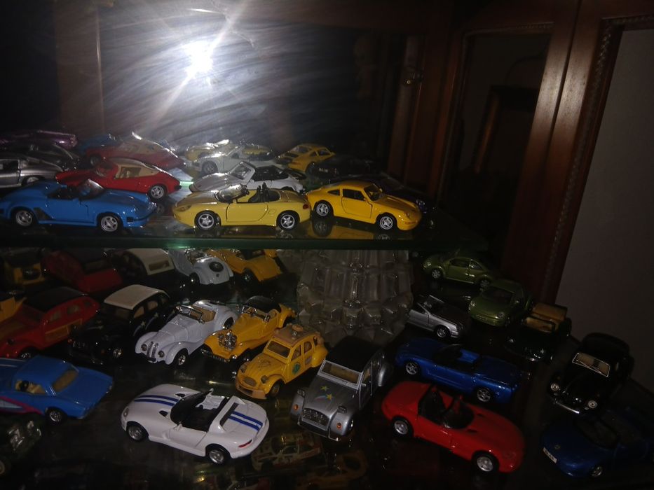 Colecao 140  carro minitura  por 700 €