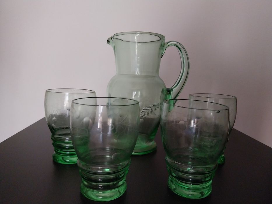 Garrafas/jarros com copos