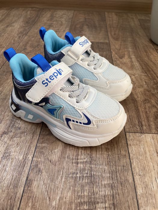 Кросівки на хлопчика 27 р