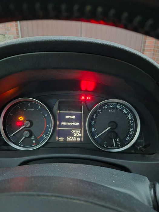Sprzedam Toyotę Auris 2013
