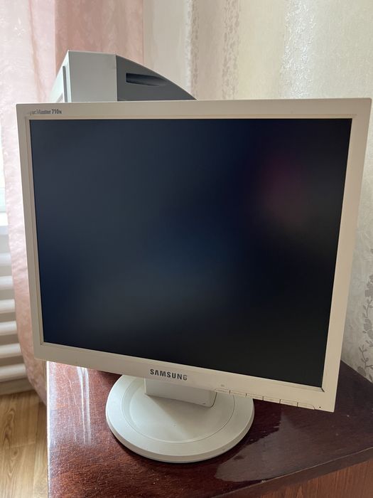 Монитор Samsung SyncMaster 710n