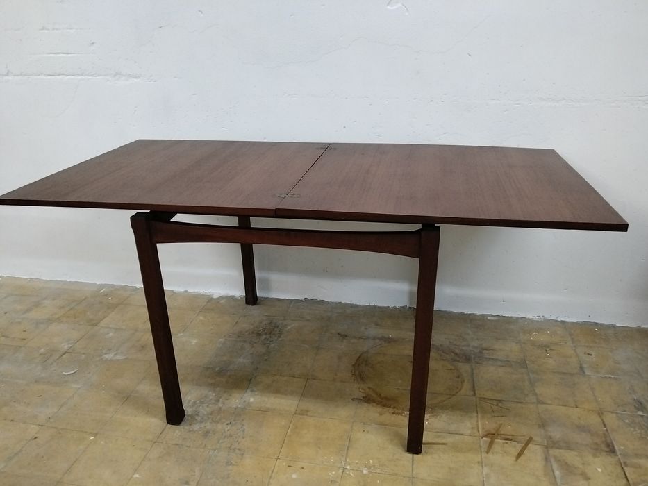 Mesa com 5 cadeiras