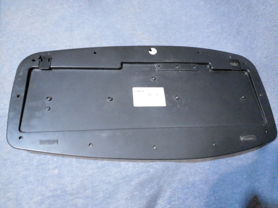 Компьютерный монитор "Samatron" (W.U.K.) и клавиатуры "Sven", "Tech"