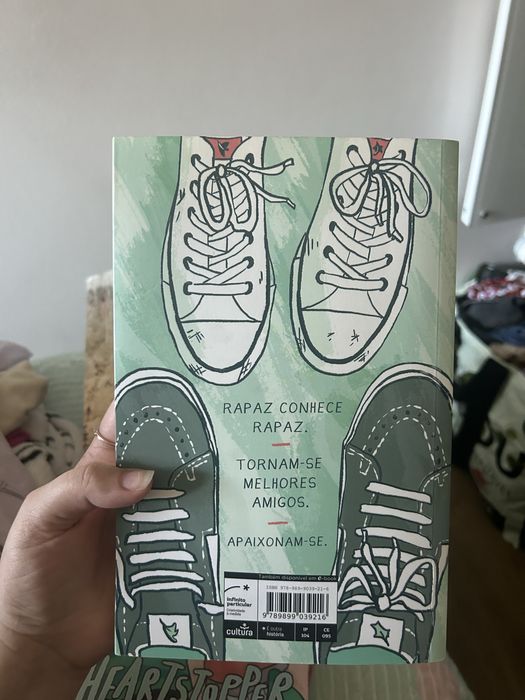 Heartstopper volumes 1 - 4