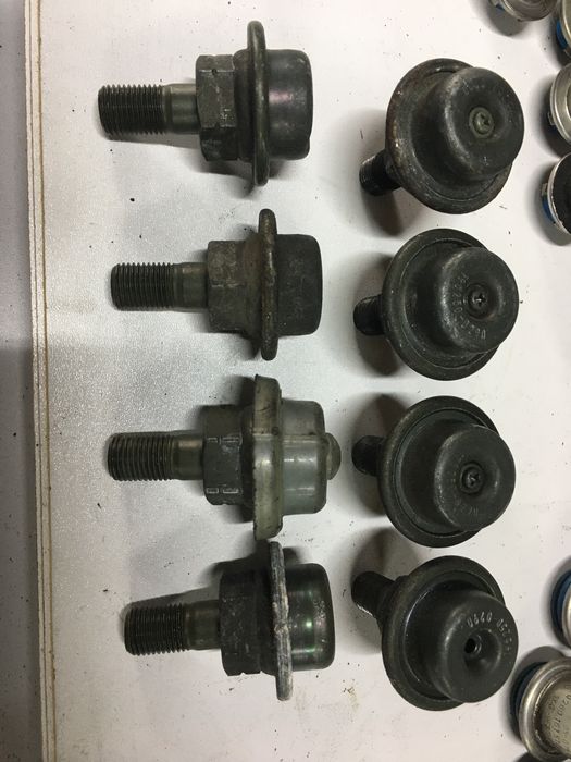 Клапан датчик регулятор тиску палива Mazda 323 Premacy Familia.