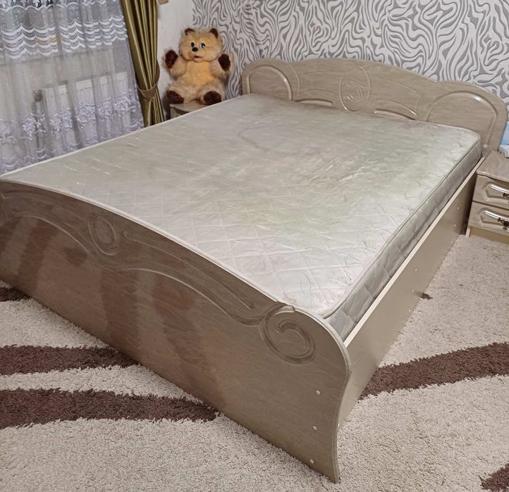 Продам ліжко двоспальне і дитячий диванчик