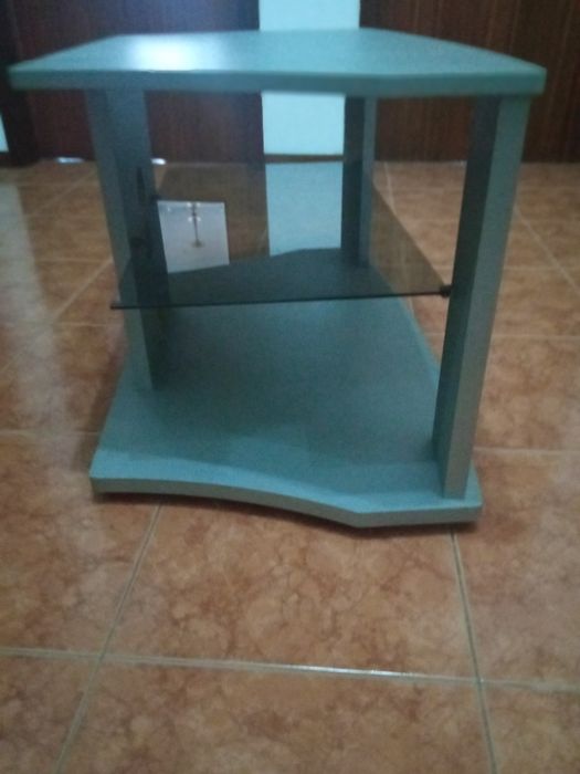 Móvel TV com prateleira em vidro