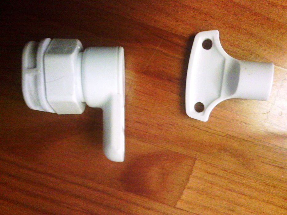 Fechadura com chave triangular para caixa contador