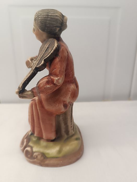 Figura Mulher a Tocar Violino. 17 cm