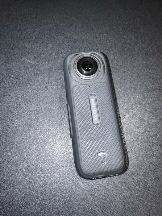 Insta360 X4 (8K) - Kit Completo c/ Invisible Dive Case e Extras