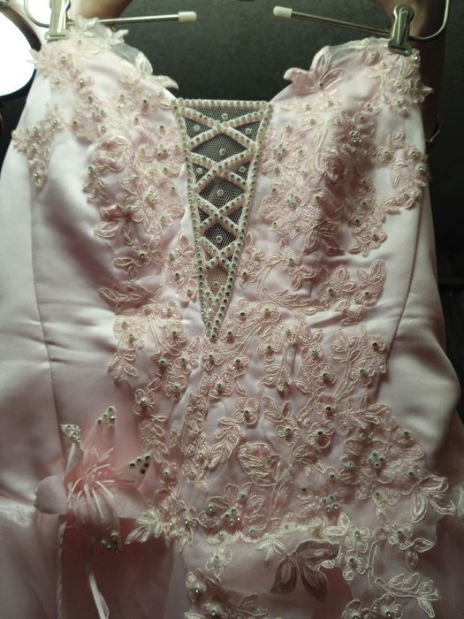 Продам випускну сукню б/у.