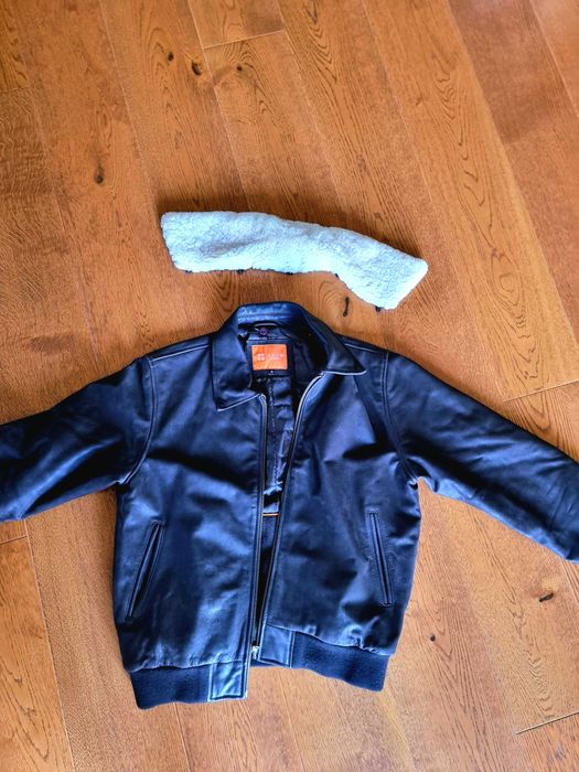 Шкіряна куртка нубук коротка білий міх фірмова