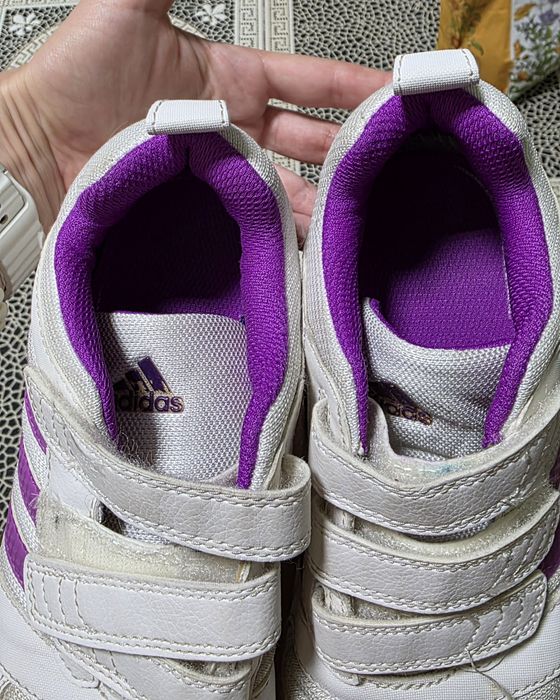 Фірмові кросівки адідас