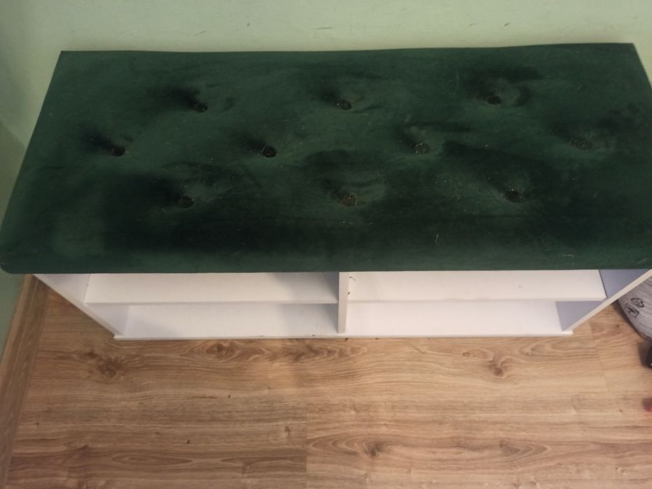 Szafka na buty. Bardzo ładna.