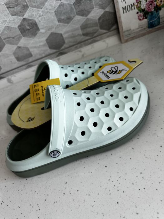 Продам кроксы joybees