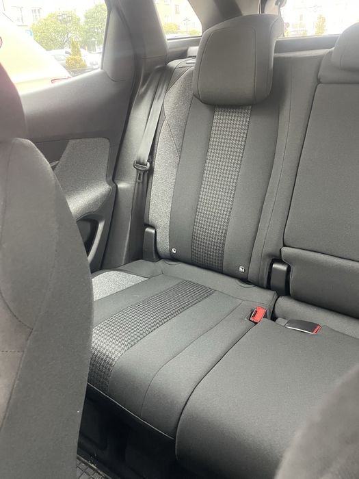 Peugeot 3008  1.5 HDI super stan , model 2022