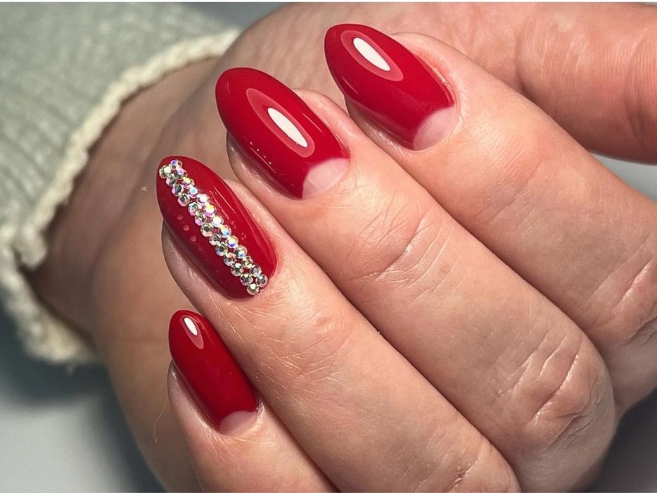 Нарощування нігтів