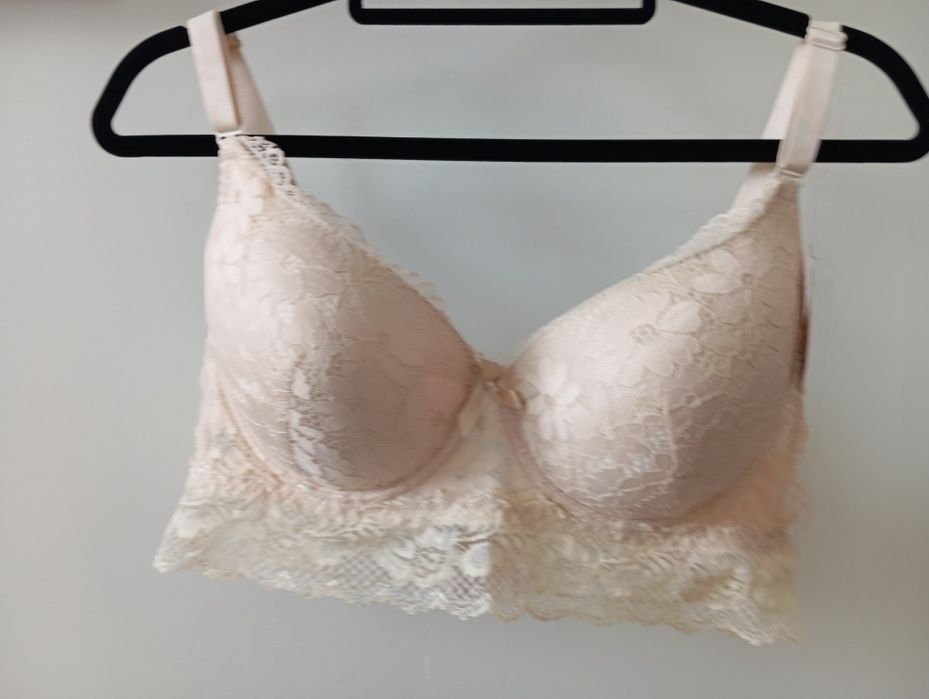 Biustonosz z koronką