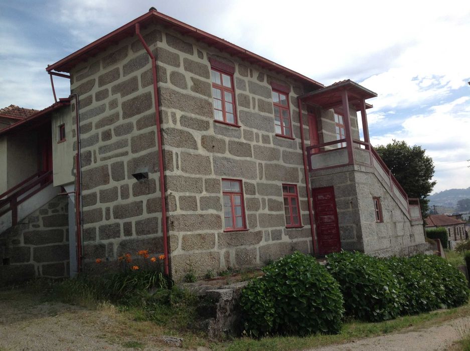 Casa em Pedra, São Martinho do Campo- Sto Tirso