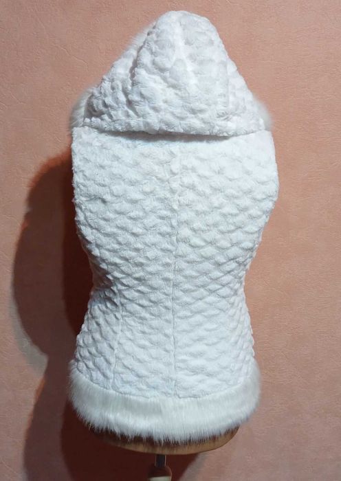 Нежный и теплый женский меховый жилет, Yira (Англия).