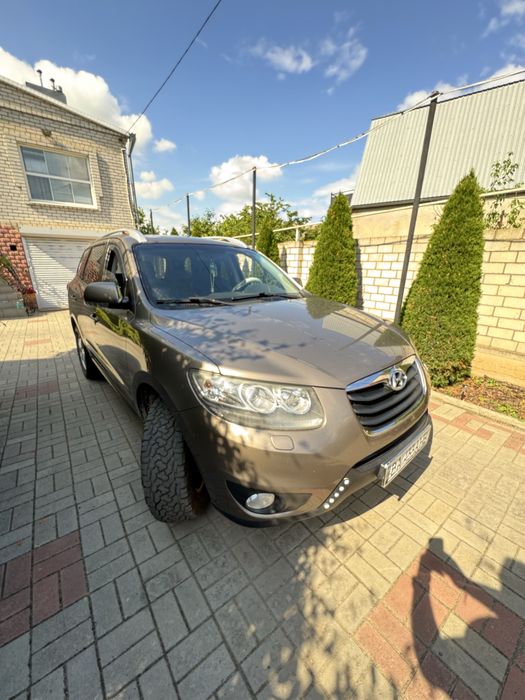 Продам автомобиль Hundai Santa Fe 2010