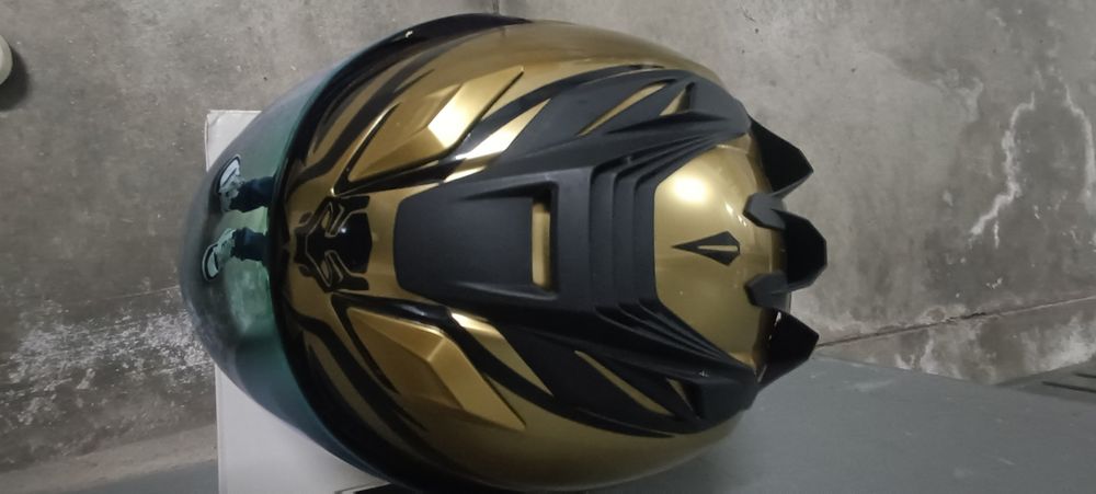 Capacete Icon Gold