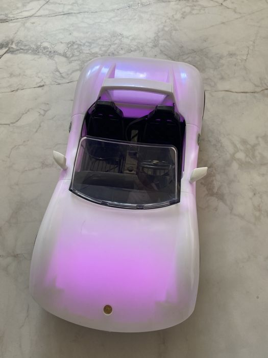 Rainbow High, samochód zmieniający kolor