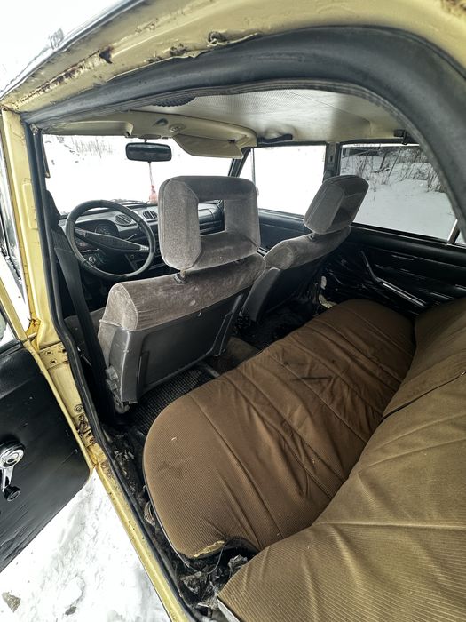 Жигулі ваз 2106.