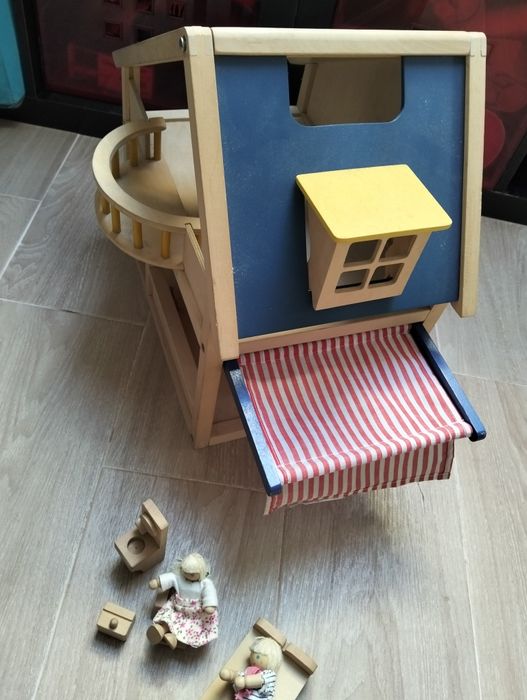 Casa de brincar de madeira