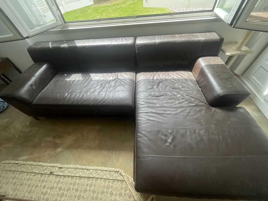 Sofa em pele com chaise longue