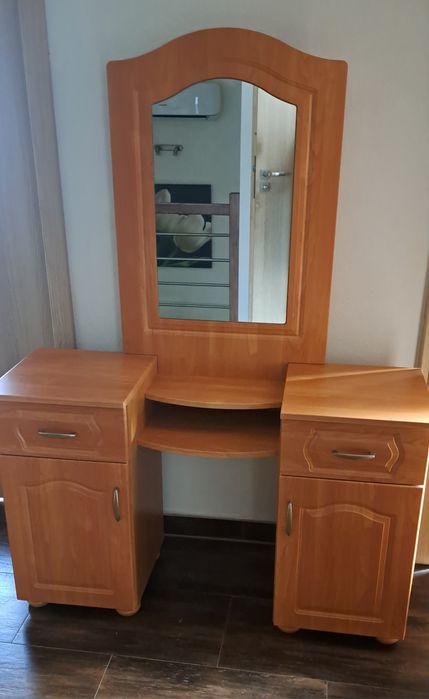 Toaletka z lustrem