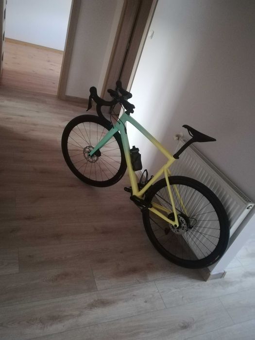 Tarmac + koła karbonowe