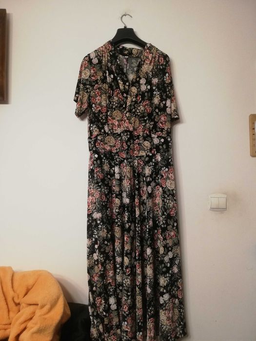 Sukienka w kwiaty 44/46