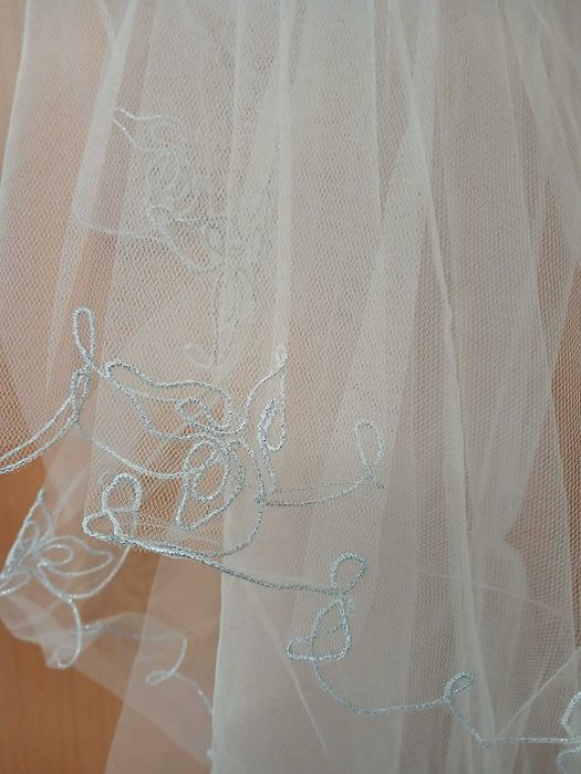 Vestido de Noiva Completo com Véu – Excelente Estado