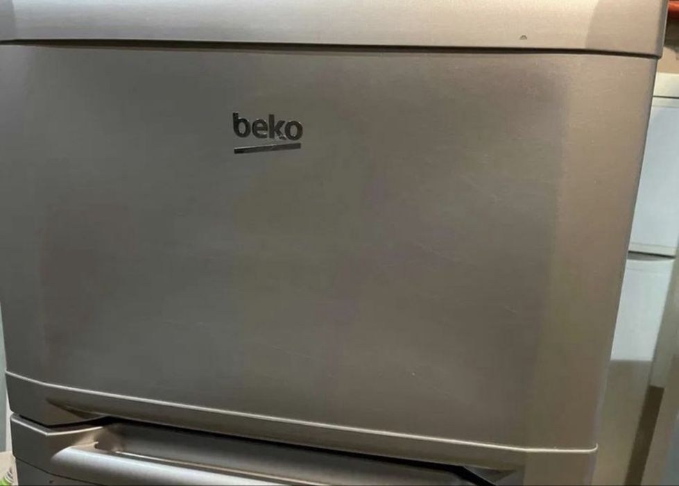 Frigorífico Beko DSA28021s cinza