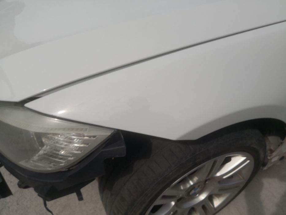 Błotnik lewy przedni BMW E90 E91 Alpinweiss A300 oryginał lewy przód