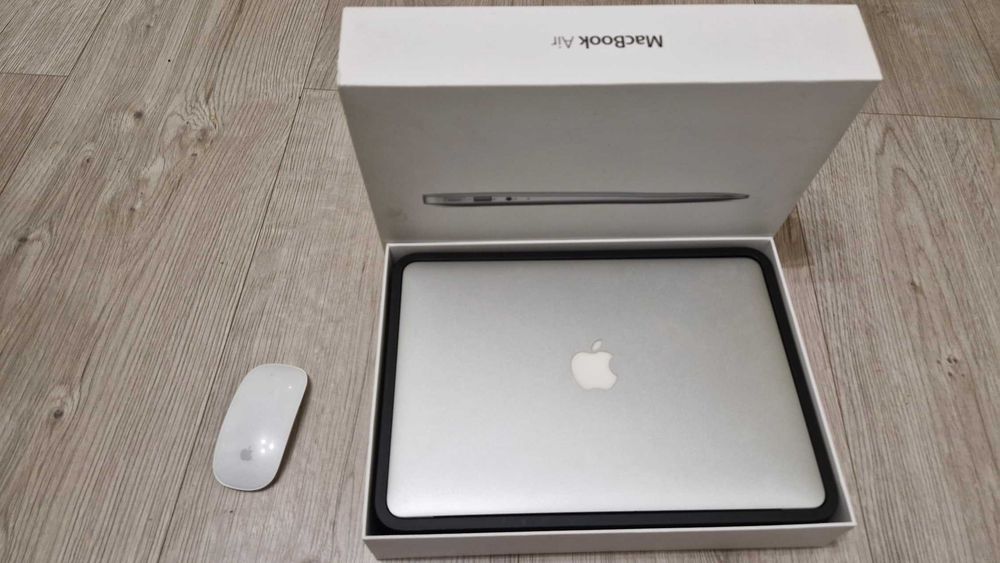 Apple MacBook Air 13" 2012 i7 8GB RAM 250gb + Apple Magic mouse
