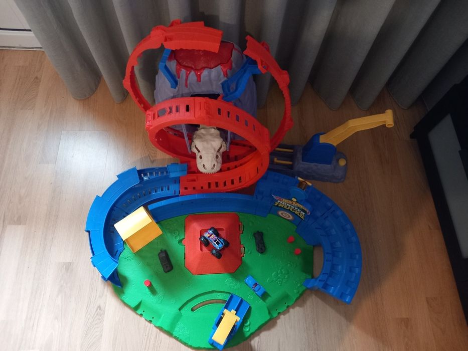 Hot Wheels - Monster Trucks - O Vucão do T-Rex