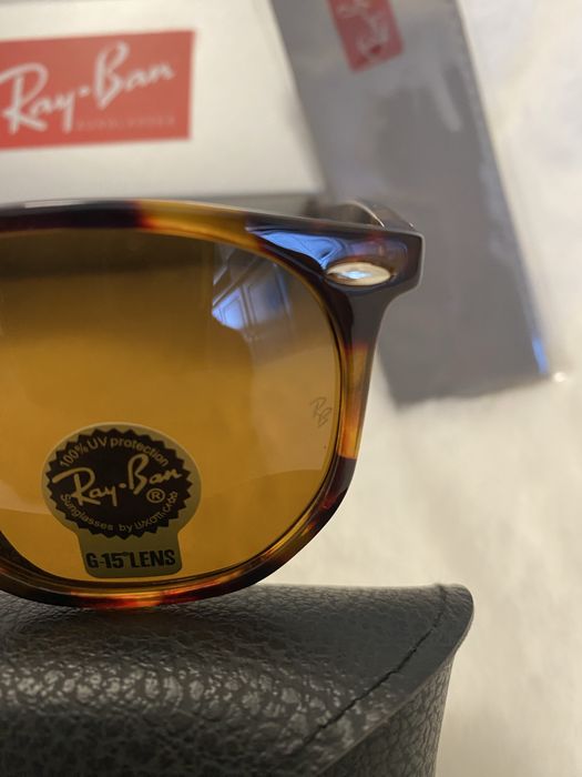 Óculos de sol Ray-Ban com etiqueta