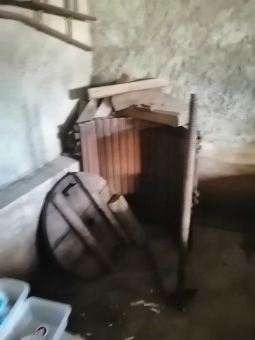 Prensa de uvas manual