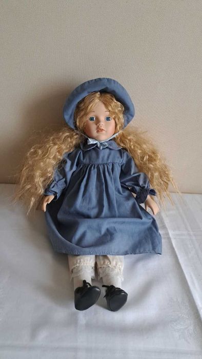 Винтажная фарфоровая кукла