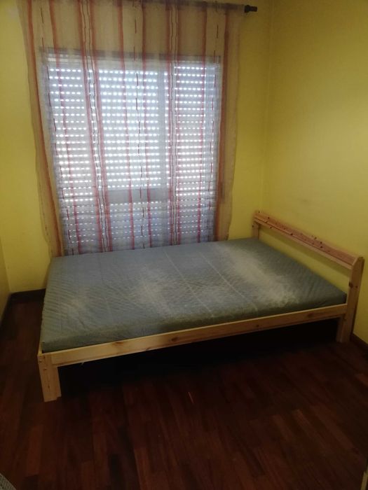Cama Casal + Estrado + Colchão (Completa) (IKEA)