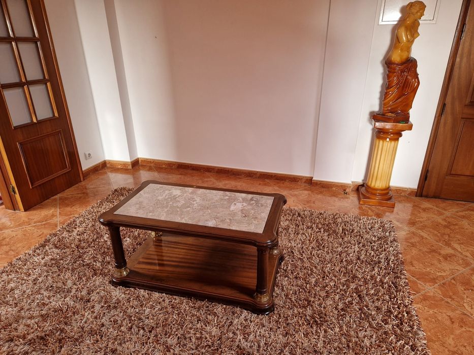 Mesa sala de estar com pedra
