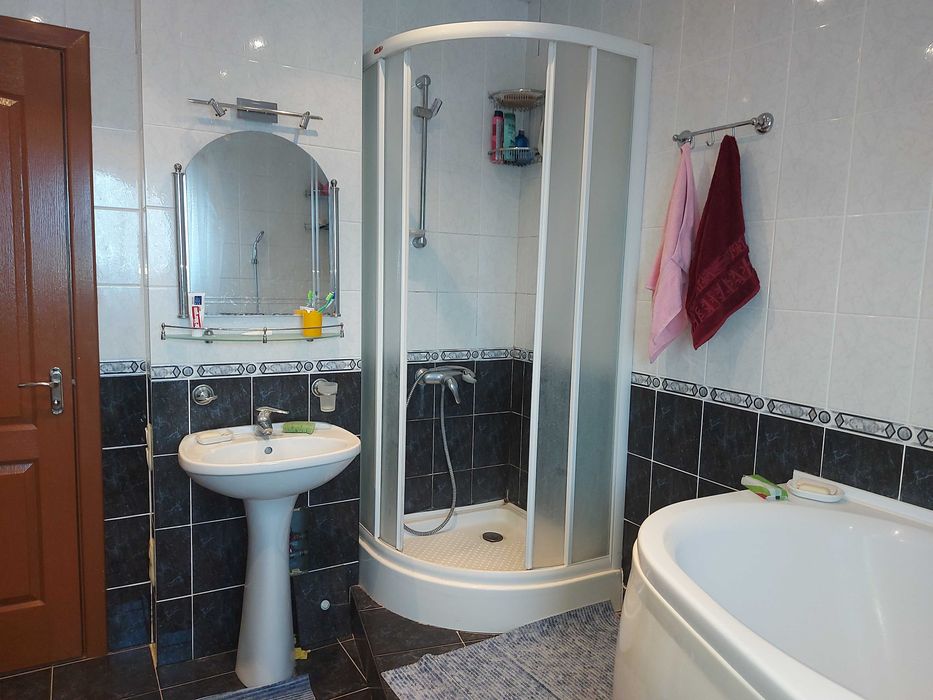 Продам классную 3 комнатную квартиру 115 кв.м